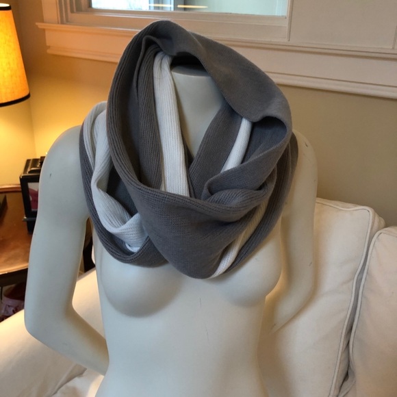 Calvin Klein Grey White Striped Scarf NEW - Picture 2 of 7